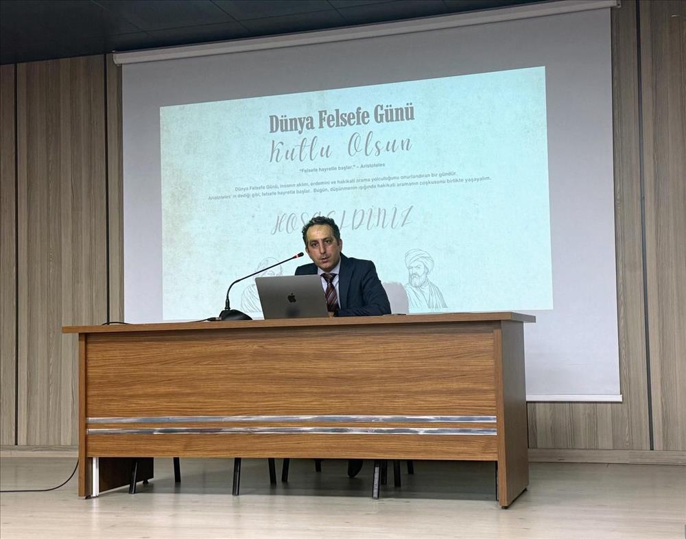 Fakültemiz Öğretim Üyesi Dr. Ahmet Süruri Dünya Felsefe Günü Kapsamında Konferans Verdi