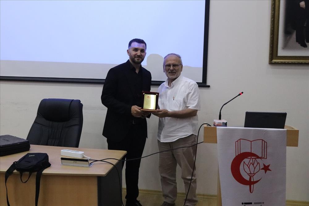 İlahiyat Fakültemizde Çifte Gurur: Sahn-ı Seman ve "4 Yılda 100 Kitap Atölyesi" Yıl Sonu Etkinliği Düzenlendi
