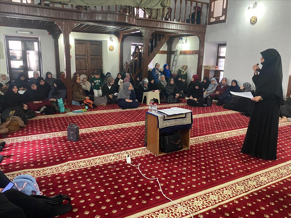 Dr. Öğr. Üyesi Semra Peker "Kur'ân ve Sünnet Işığında Yaşamak" Projesi Kapsamında Ders Verdi