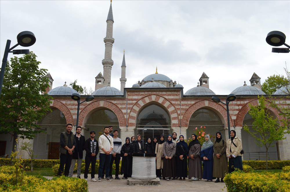 Sahn-ı Semân Yalova Öğrencilerinden İstanbul’un İlmi ve Tarihi Merkezlerine Kültür Gezisi