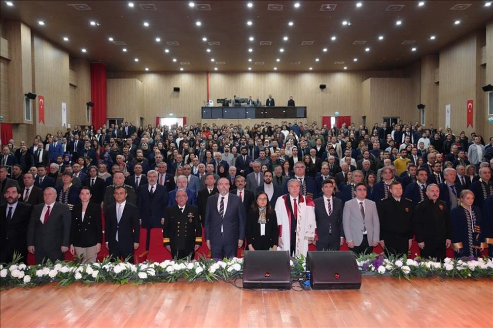 Üniversitemizde 2025-2026 Akademik Yılı Açılış ve Cübbe Giyme Töreni Gerçekleştirildi